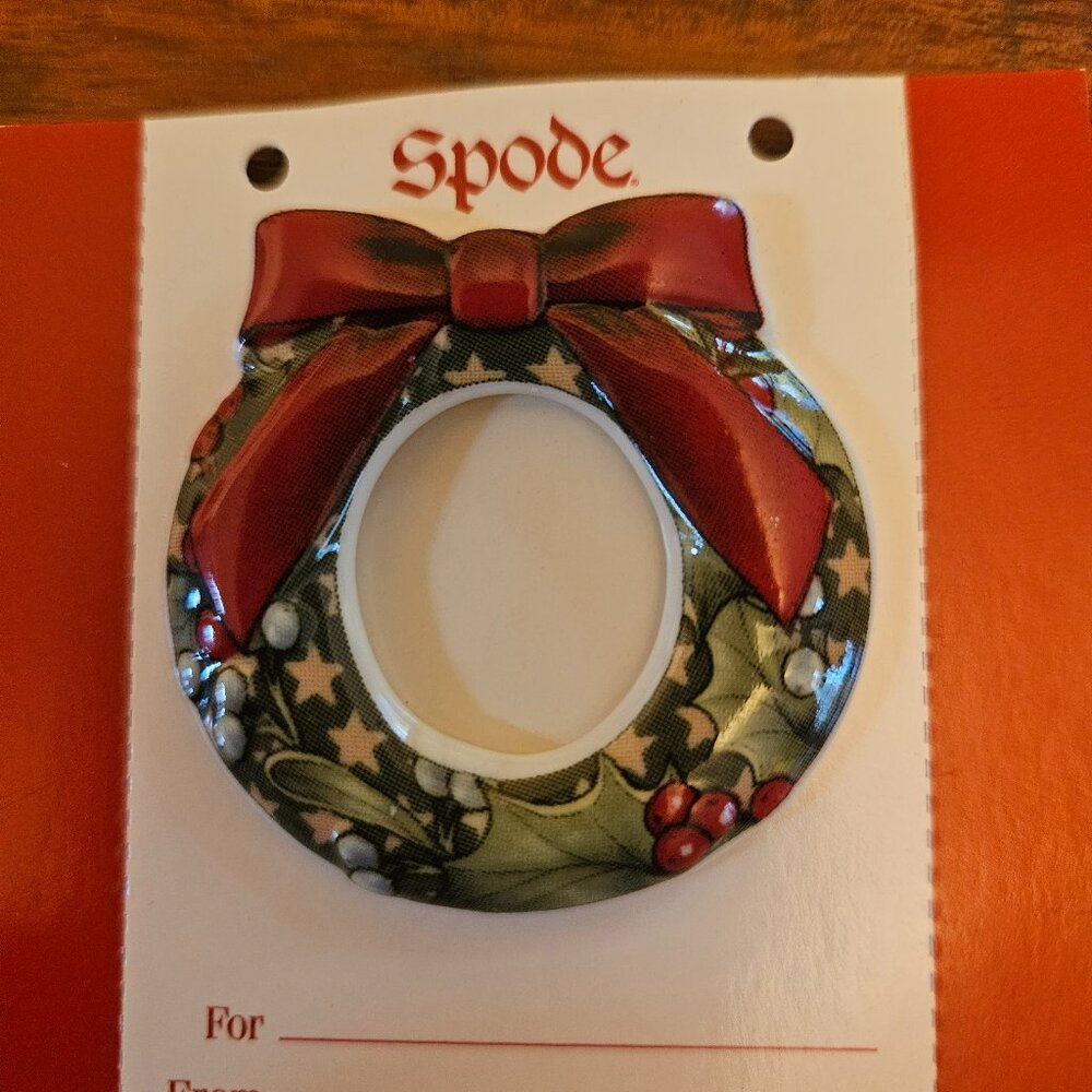 vintage Spode wreath Christmas brooch